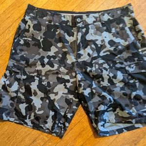 Under Armour Heatgear Cargo Shorts size 38